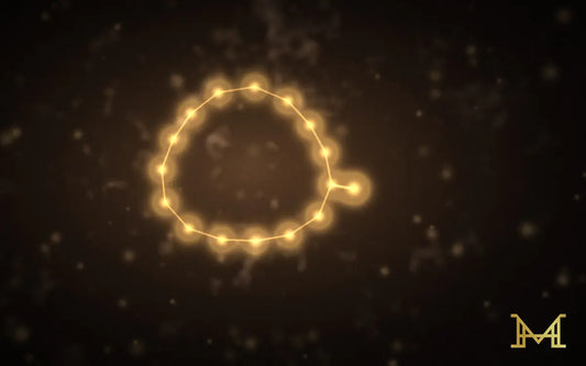 Goldener Moschus Molekülring aus Licht auf dunklem Hintergrund mit warmem Duftnebel